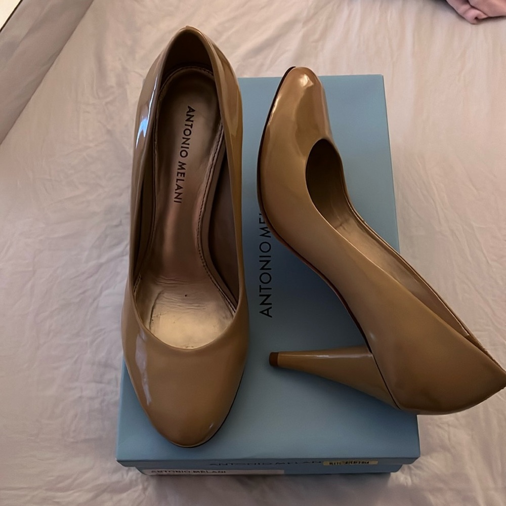 Antonio Melani cream heels size 8.5